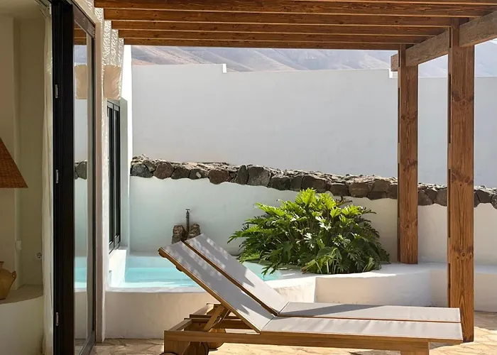 Canaryislandshost L Risco Lanzarote Famara